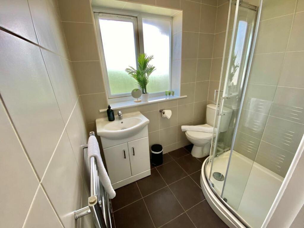 Coventry Huge 4Bed 2Bath Private Parking Nec By Empower Homes Экстерьер фото